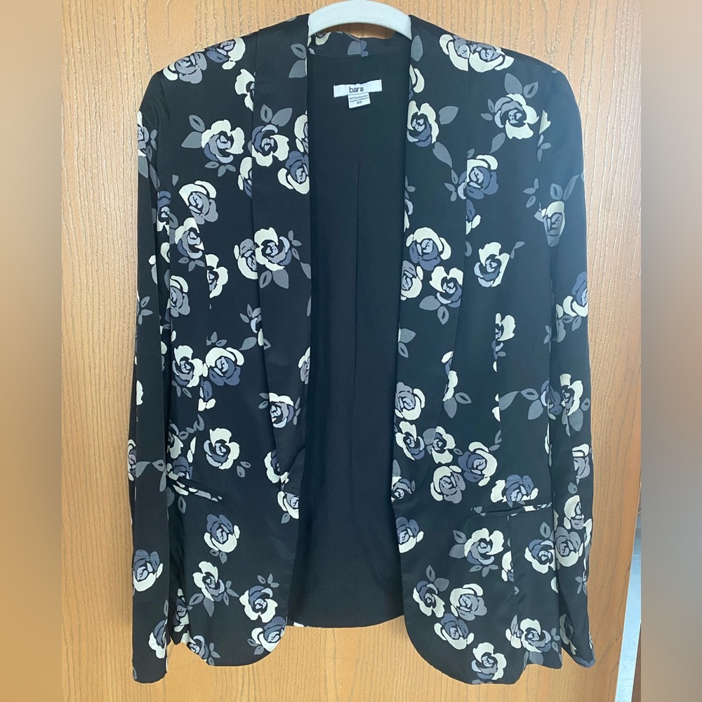 Bar III floral blazer size XS
